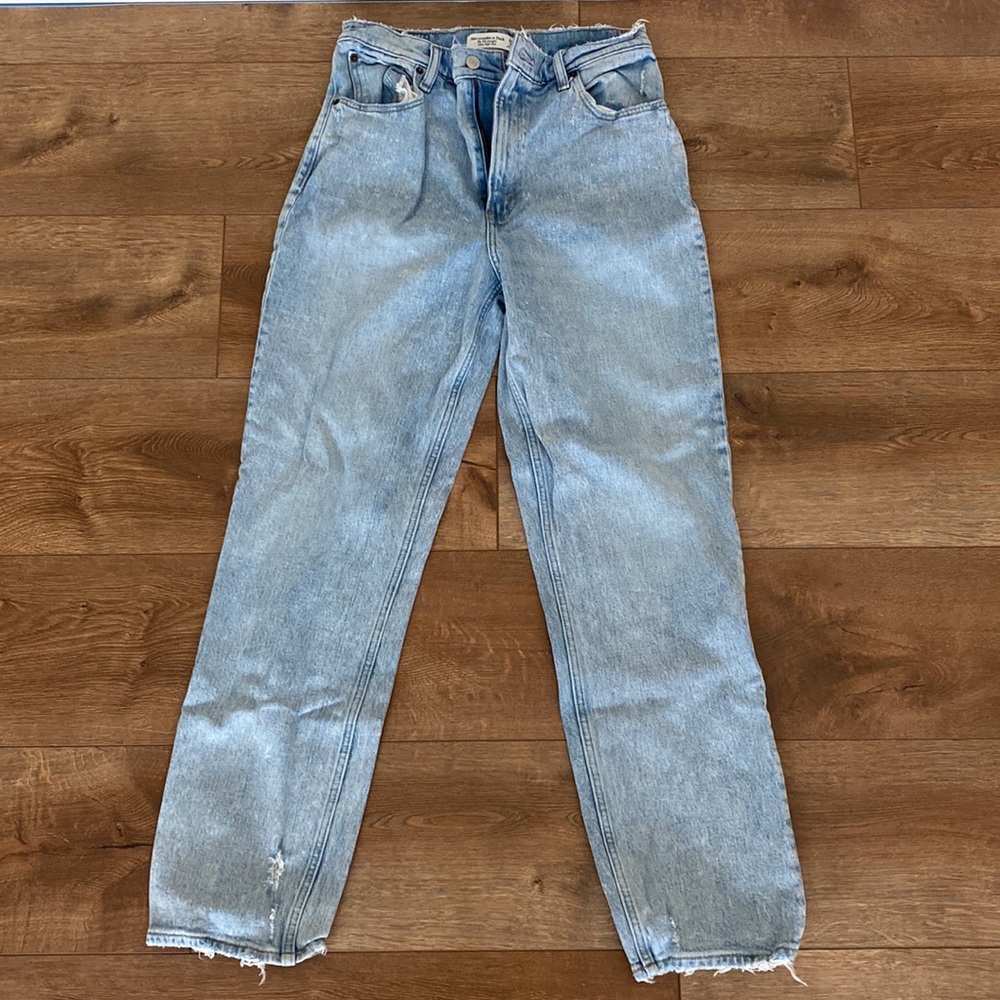 Abercrombie & Fitch The 90s Straight Ultra High Rise Jeans